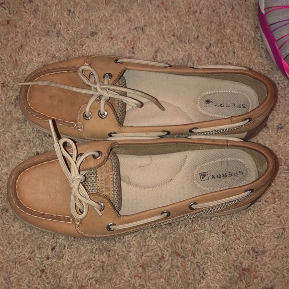 Tan sperrys - Picture 1 of 4